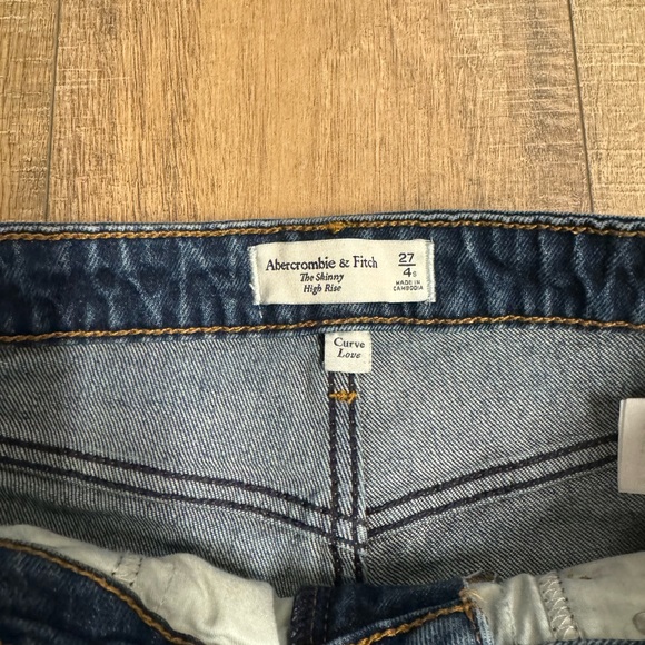 Abercrombie & Fitch Curve Love Jeans - Picture 3 of 7